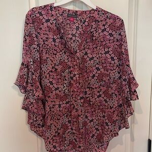 Beautiful pink Vince Camuto floral blouse Size M